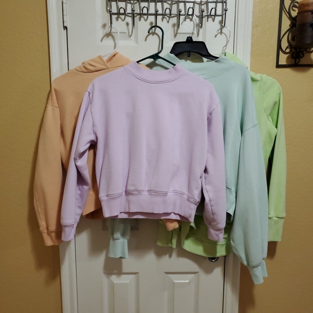 Bundle of 4// 2 hoodies and 2 sweatshirts